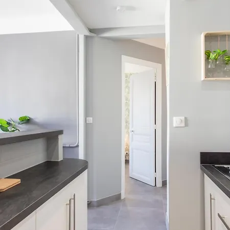 L12 Port Window 1bedroom Wifi 5mins & Nice's Cap Apartment *