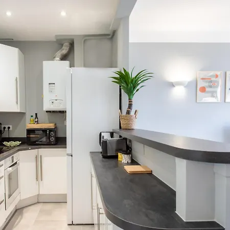 L12 Port Window 1bedroom Wifi 5mins & Nice's Cap Apartment *