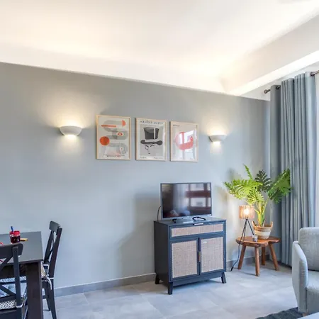 L12 Port Window 1bedroom Wifi 5mins & Nice's Cap Apartment *
